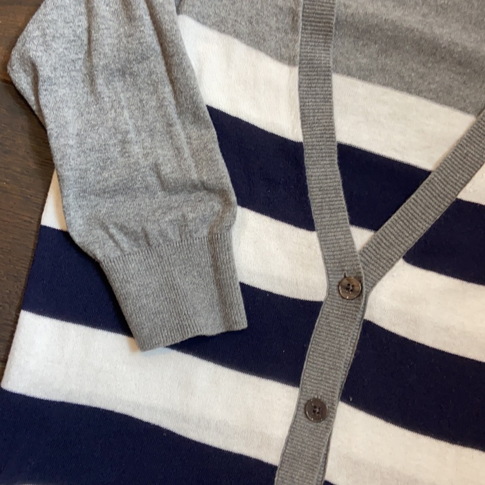 Cardigan - Picture 2 of 4